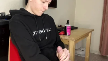 18 and Horny: Twink's Sticky Load Explosion