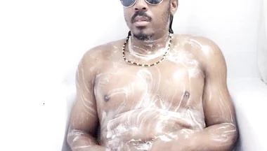 I Take a Shower (no Clothes) (2025)