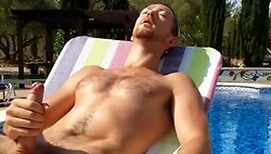 Young Muscle Twink Outdoor Wank